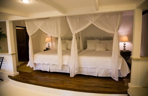 Caguana Cabin | Monte Sagrado Reserve-100 acres + Wellness + River by RedAwning