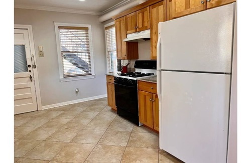 Monte Vista Apartment | Monte Vista Apt. A. 3 blks to UIW/Trinity & Zoo