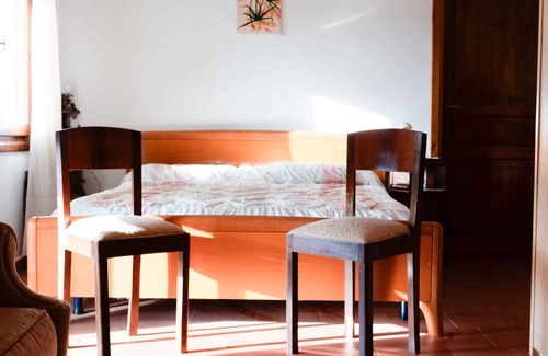 Crocetta del Montello Apartment | Montello Hill front property with large garden