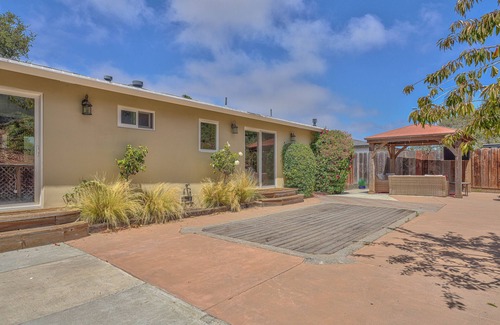 Del Rey Oaks House | Monterey Bay Cozy Charmer