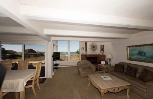 Castroville House | Monterey Dunes Beachfront surf sand and private hot tub...Book now without waiting!