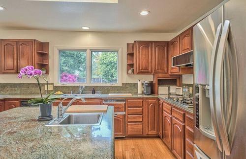 Munras Avenue House | Monterey Oaks elegant tranquil 2-3 bedroom getaway near downtown Monterey.