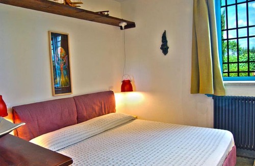 Abbadia a Isola House | Monteriggioni Villa Sleeps 4 Pool WiFi