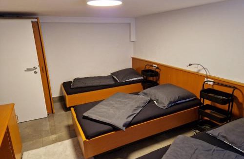 Muggensturm House | Monteurzimmer- Kellerwohnung mit GemeinschaftsBad und Küche BEI RASTATT