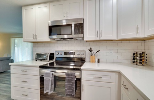 West Salem House | Month stay or more? Pet friendly duplex close to downtown.