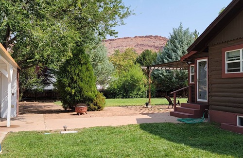 Moab Cabin | Month to Month Rental - Adorable 2 bedroom cabin close to downtown Moab!