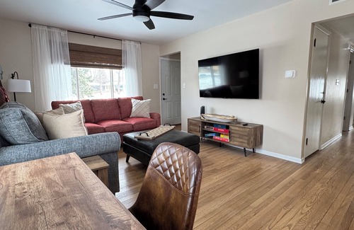 South Milwaukee House | Monthly Discount! Comfy 3BR Close to Everything!