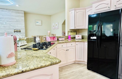 West Sahara House | Monthly Rent 4BD/3BA by Pool & Lake