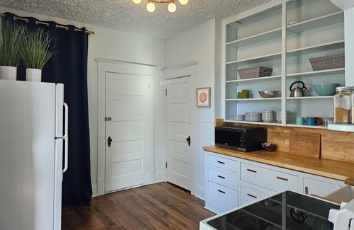 Lewistown Apartment | Monthly Rental! Easy In, Easy Out. Street Parking. Washer Dryer Onsite.