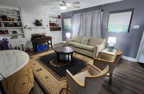 Ellendale House | MONTHLY STAYS-Roomy 6BR Home in Memphis - Close to Everything