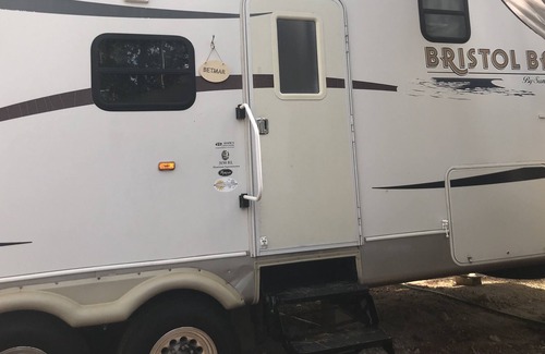 Waller House | Monthly, Weekly, Nightly Rate-Lovely RV in Rustic Surroundings Texas Renaissance