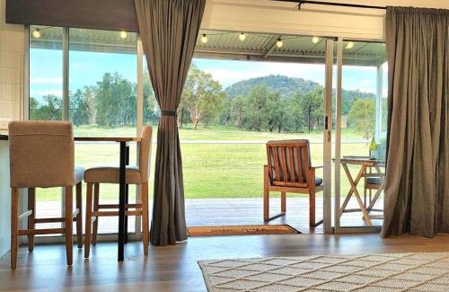 Moonbi House | Montrose Guest House and Equistays