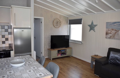 Anderby Creek Cottage | MONTY'S RETREAT, pet friendly, with a garden in Anderby Creek