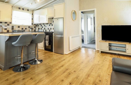 Anderby Creek Cottage | MONTY'S RETREAT, pet friendly, with a garden in Anderby Creek