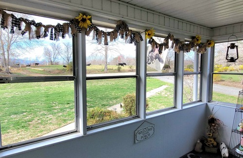 Mount Airy House | Moo Manor, 10 Mins from downtown Mayberry
