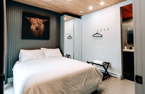 Lac-Superieur Cabin | Moods Cabin, Modern cabin Mont-Tremblant with private outdoor