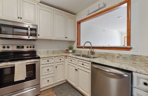 Terry Sanford House | Moodyjoy Townhouse – Close to Everything!