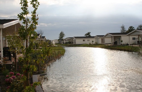 Breskens Ski Chalet | MOOIE CHALET OP 5 MINUTEN VAN ZEE EN STRAND