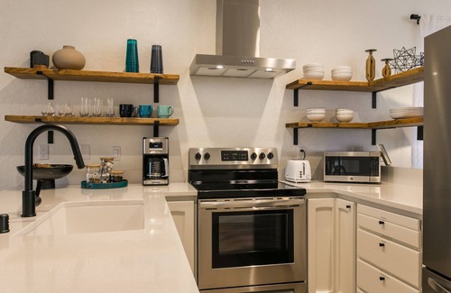 Loma Del Rey House | MOON HAVEN: Stylish 2-Bedroom Retreat with Patio