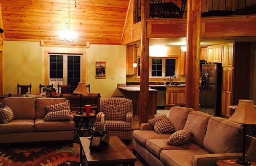 Dundee House | Moon Lake MS lakeside lodge perfect for family or couples getaway!