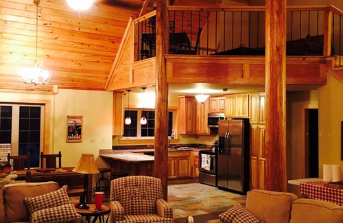 Dundee House | Moon Lake MS lakeside lodge perfect for family or couples getaway!