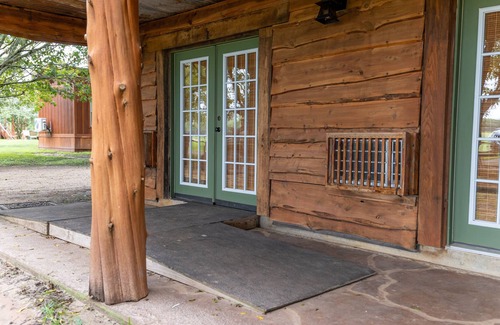 Satin House | Moon River Ranch - Farm House Lodge - ADA