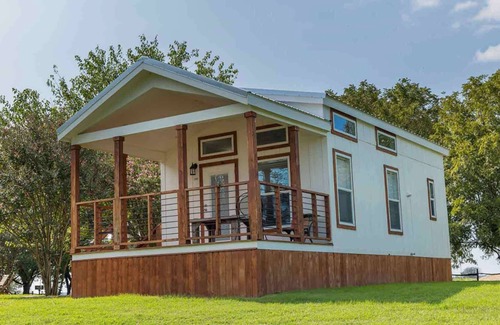 Satin Cabin | Moon River Ranch - Magnolia Cabin