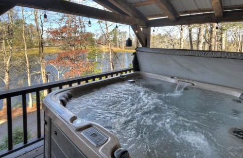 Blairsville Villa | Moon Tower Cabin - Beautiful Water Views Firepit More