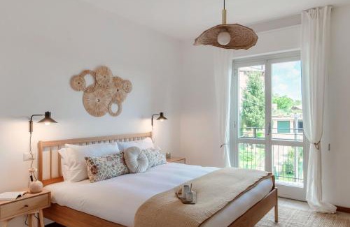 San Fermo della Battaglia Apartment | Moonlight - by MyHomeInComo
