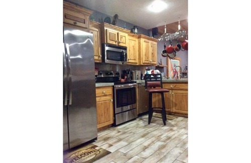 Redfield Cabin | Moonlight Country Cabin -Brand New Custom Build Secluded for a Romantic Getaway!