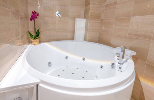 Municipio 2 Hotel | Moonlight - Jacuzzi Suite