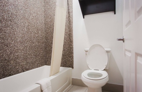 Greater Greenspoint Hotel | Moonlight Suites - Houston George Bush Intl Airport