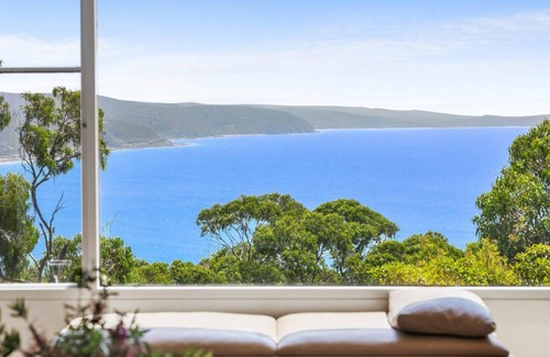 Lorne House | Moonraker - Stunning Views, Brand New Contemporary Beach Home