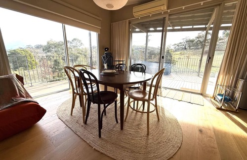 Harcourt North House | Moonrise Hill Summary