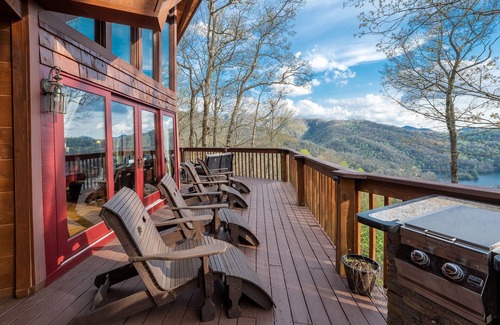 Topton Cabin | Moonshadow Stunning Lake View Cabin with Hot Tub, Fire Pit