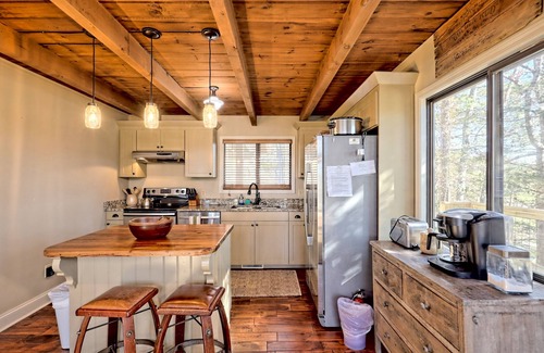 Sky Valley Cabin | Moonshine Ridge Hot Tub, Mtn Views & Game Room, Fire Pit, Pizza Oven
