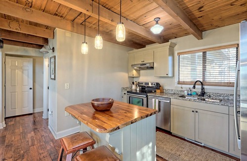 Sky Valley Cabin | Moonshine Ridge Hot Tub, Mtn Views & Game Room, Fire Pit, Pizza Oven