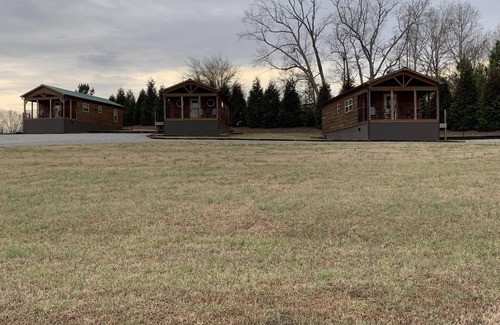 Tryon Cabin | Moore Road Cabin 2 Pet Friendly Equestrian Delight