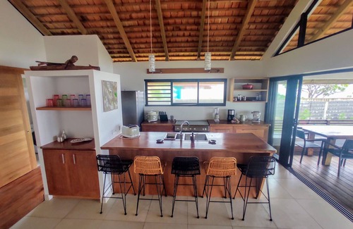 Temae Ski Chalet | MOOREA - Fare Coraline Right