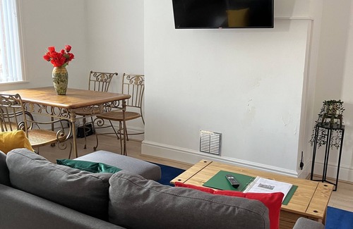 Bolton House | Moorside House - Semi Detached 6 bedrooms – Bolton