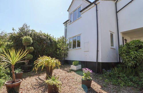 Clearbrook Cottage | MOORSIDE, pet friendly, with a garden in Horrabridge