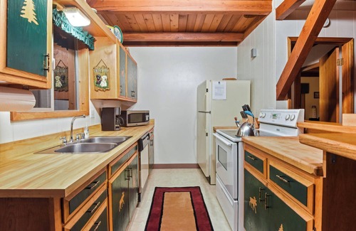 Tahoe City House | Moose Cabin | Year-Round Outdoor Fun w/BBQ