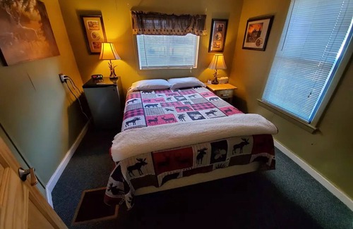 Eustis Cabin | Moose Creek Lodge Great for Large Groups!