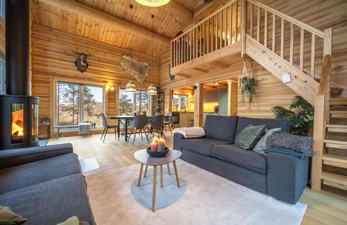 Kviteseid House | Moose Lodge is an atmospheric, luxurious, and modern home for 6 people with a beautiful view of the lake.