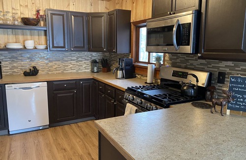 Eagle River Cabin | Moose Lodge Log Cabin and Chalet w/Hot Tub sleeps 16