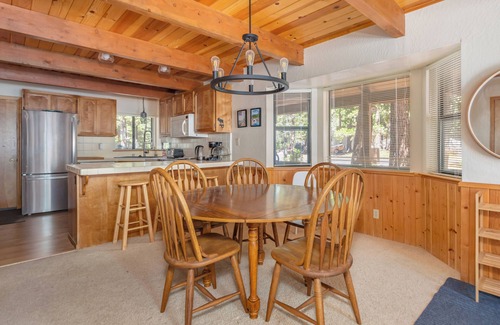 Arnold Cabin | Moose Lodge- Sleeps 12
