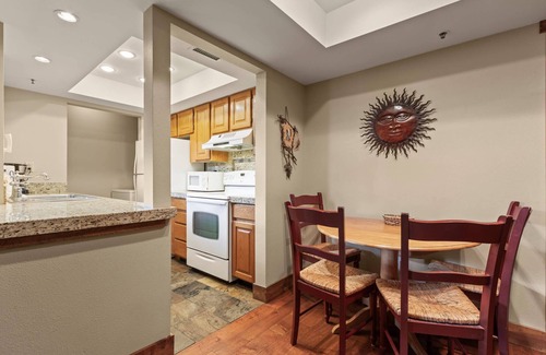 Kimball Junction Condo | Moose Mgmt at Powderwood 11C: Hot Tub & BBQ area- Near Shopping and Resorts