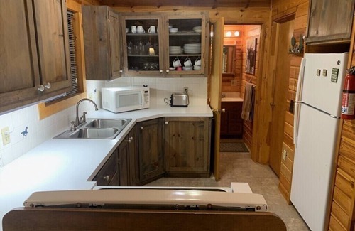 Island Park Cabin | Moose Tracks Inn - Cozy Mountain Cabin only 40 minutes from Yellowstone Park