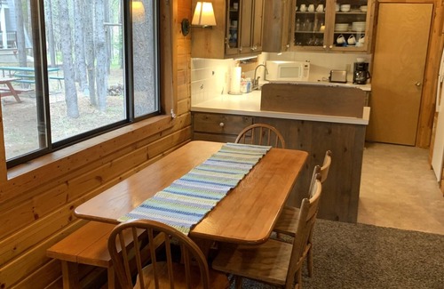 Island Park Cabin | Moose Tracks Inn - Cozy Mountain Cabin only 40 minutes from Yellowstone Park