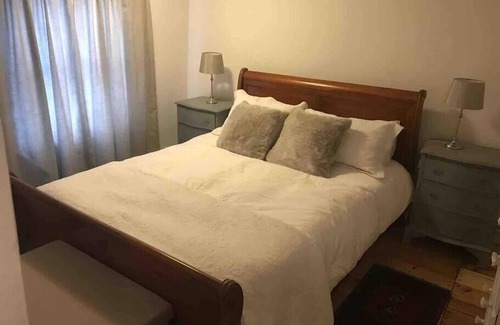 Downton Cottage | Moot View Summary: Mo